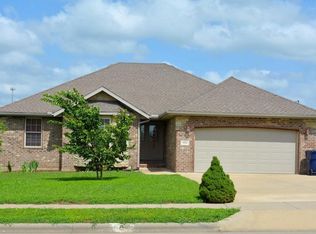 956 S Owen Ln, Willard, MO 65781