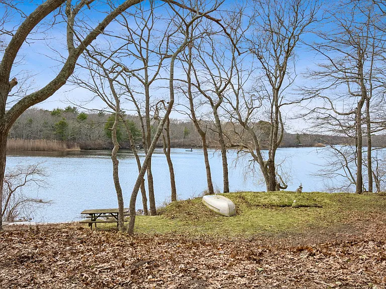 22 Lake Side Dr — Photo 7