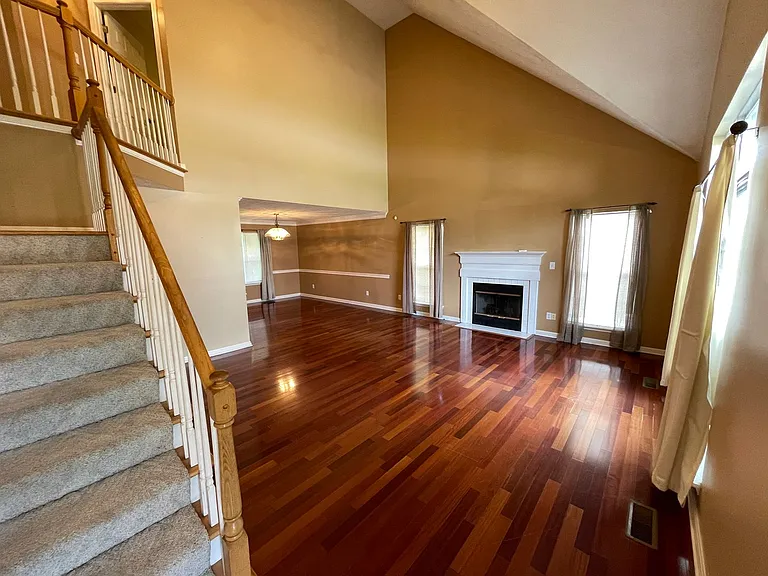 3914 Stone Hollow Dr — Photo 6