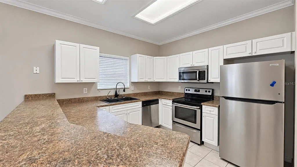 3 bed, 2.0 bath, 1352 sqft, $2,150 — Photo 4