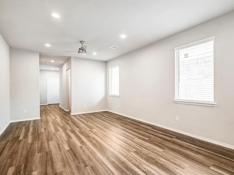 9304 Colonial Bent Ct — Photo 10