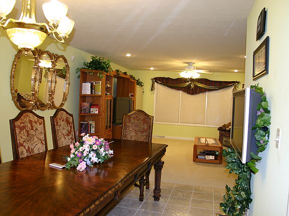 3rd image of 1005 Autumn Ave
