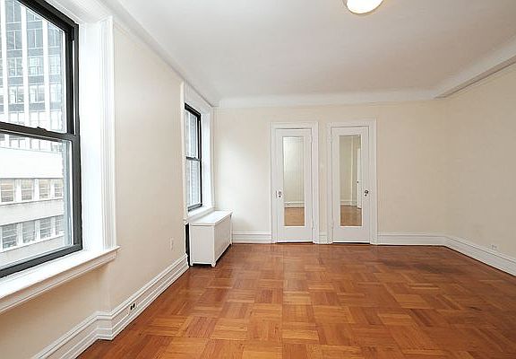 4th image of 55 W 55th St APT 6b
