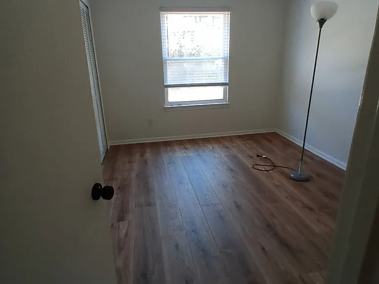 728 Zorn Ave #9 — Photo 8
