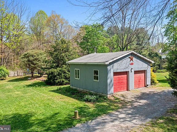 2nd image of 279 Lafayette Rd