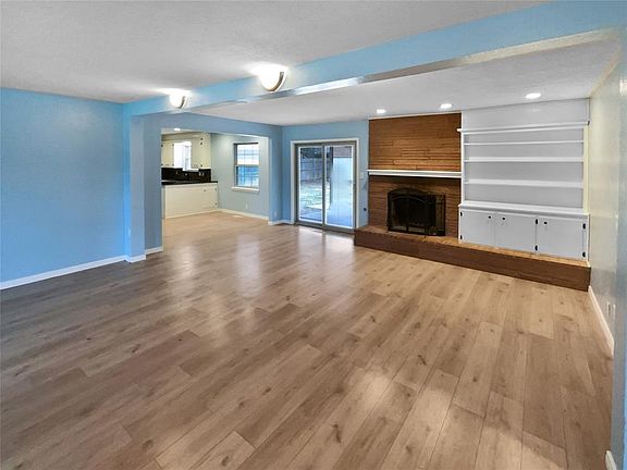 3rd image of 2539 Cypress Ave