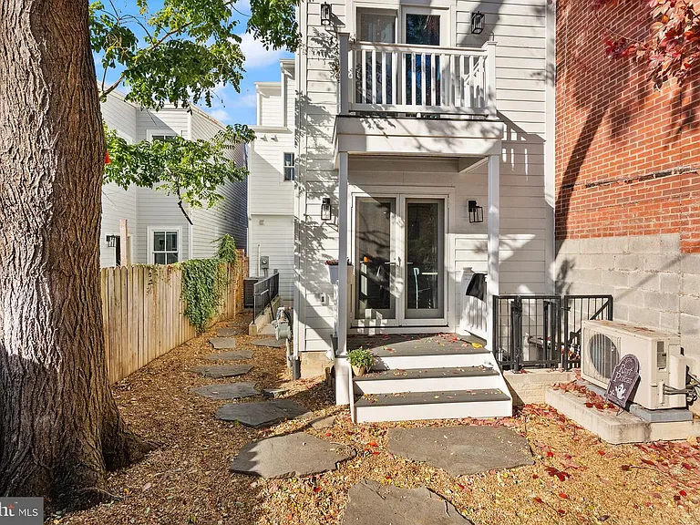 214 S Henry St — Photo 23