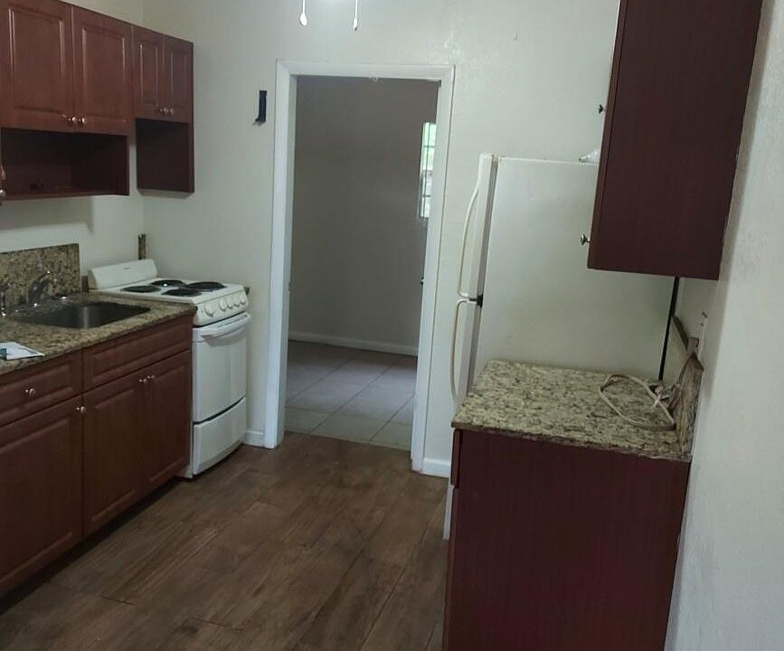2nd image of 1980 Lincoln Avenue