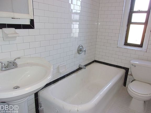3rd image of 15 Seaman Ave APT 5F