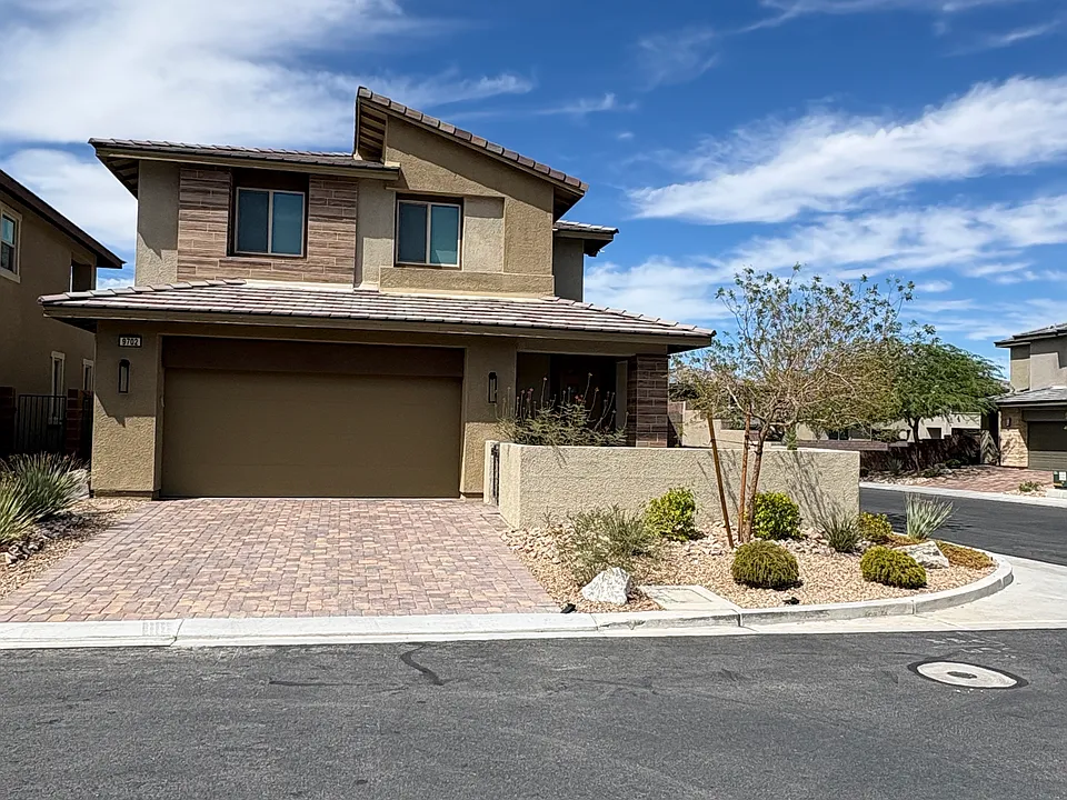 9702 Sapphire Rim Ave