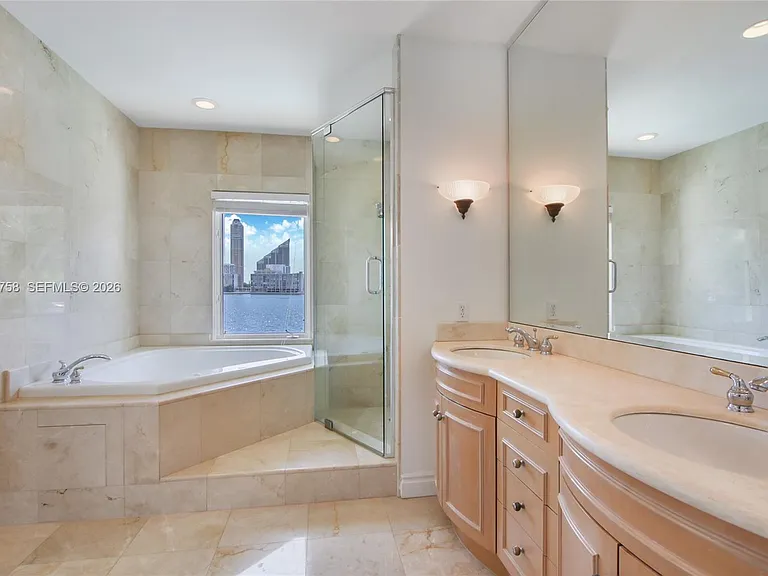 3972 NE 171st St — Photo 10