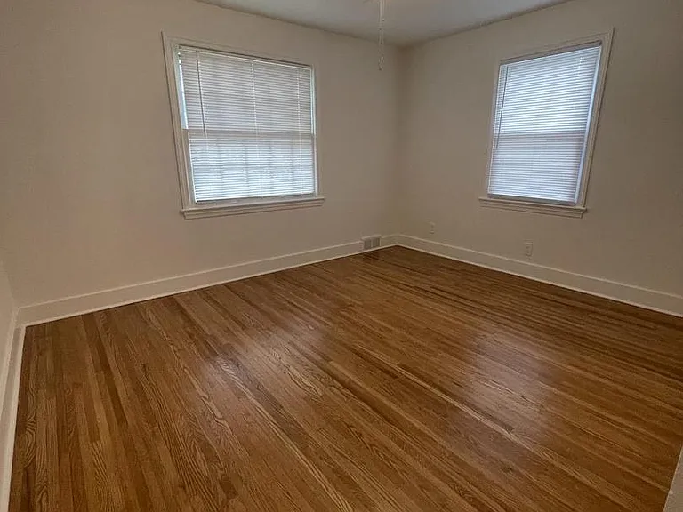 105 Breslin Ave — Photo 12