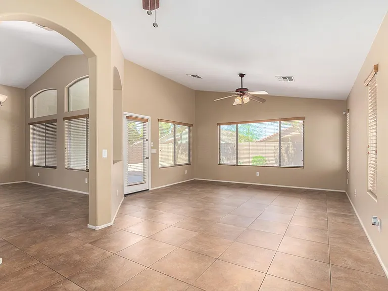 1238 W Dana Dr — Photo 16