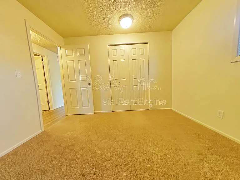 416 Ermine St SE — Photo 8