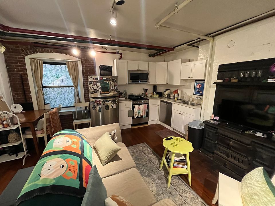 2nd image of 178 Marlborough St APT Bf