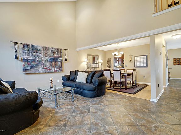 4th image of 86 Cascades Ave