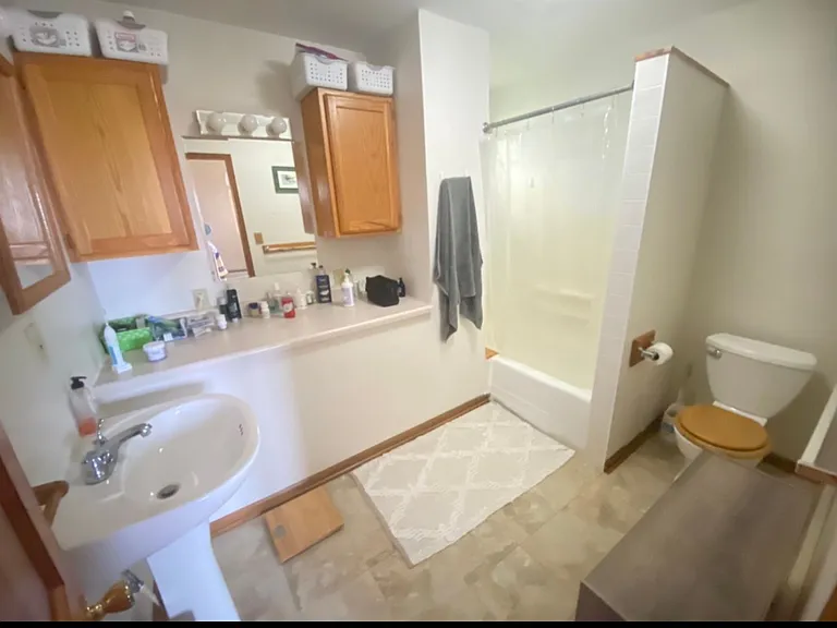 223 N 11th Ave E — Photo 14