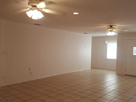 5th image of 606 W Darrell Wayne Shipp St