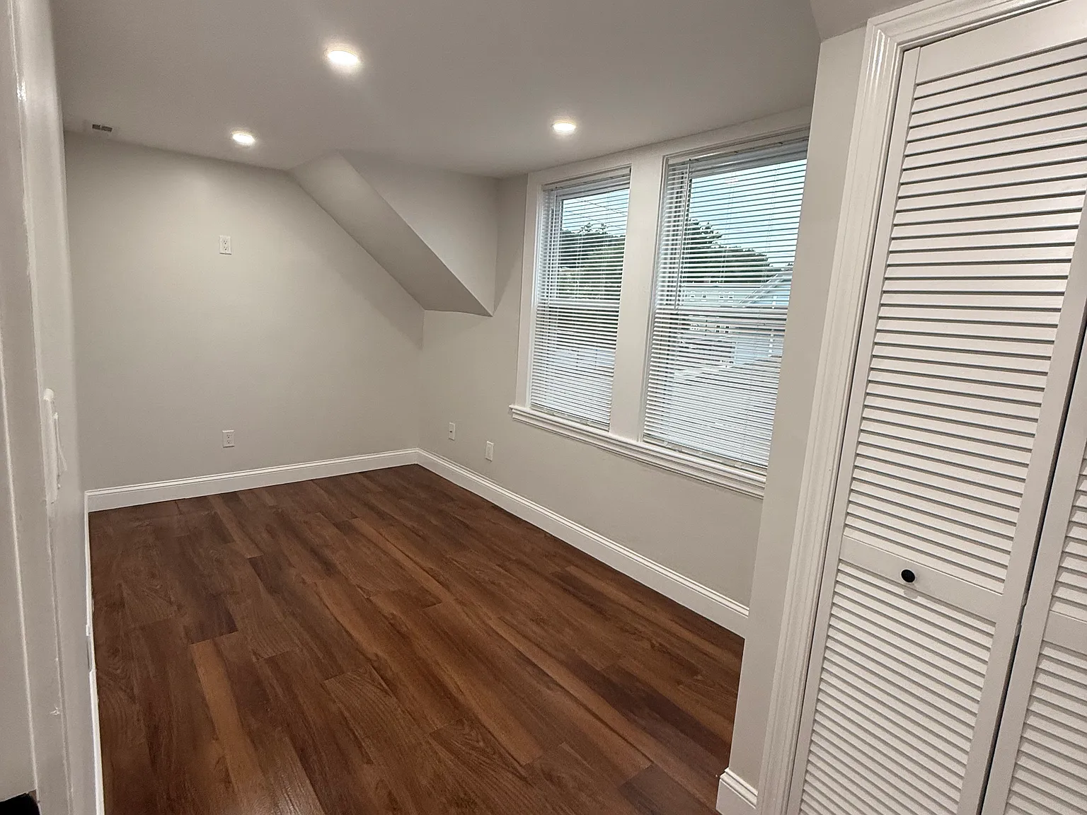 3 bed, 1400 sqft, $3,300 — Photo 2