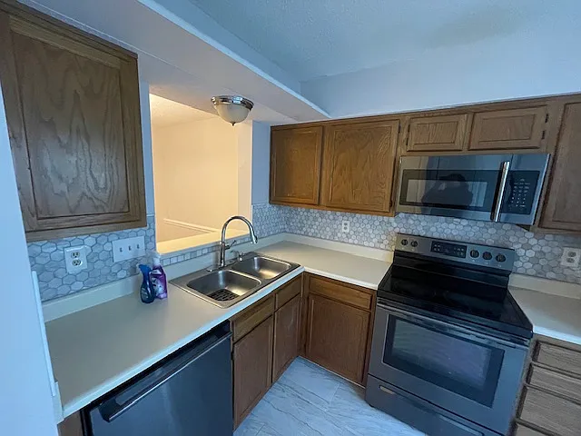 1232 Maple Shade Ln — Photo 3