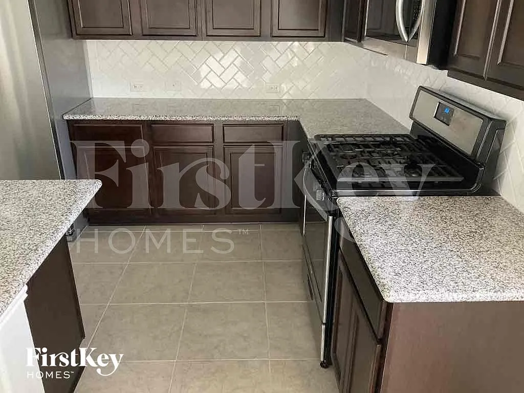 4 bed, 2.5 bath, 2541 sqft, $3,010 — Photo 4