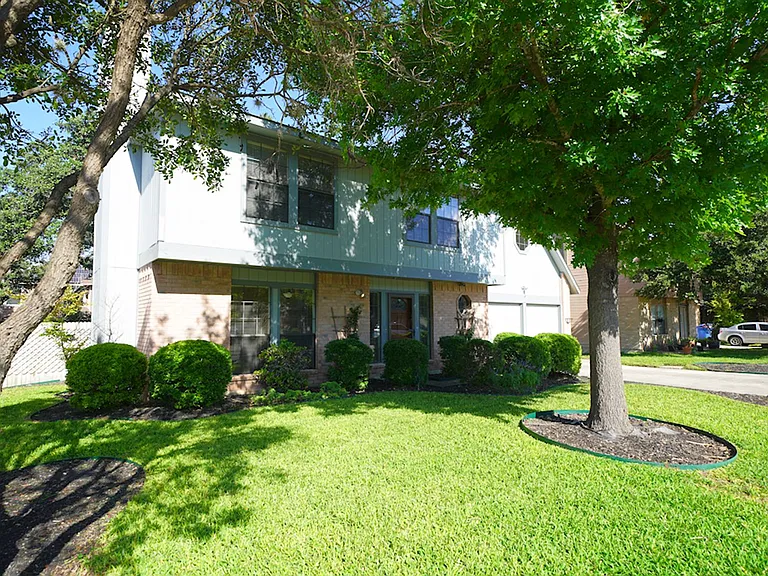 7315 Park West Dr — Photo 2