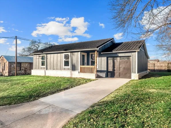 1105 14th St, Bridgeport, TX 76426