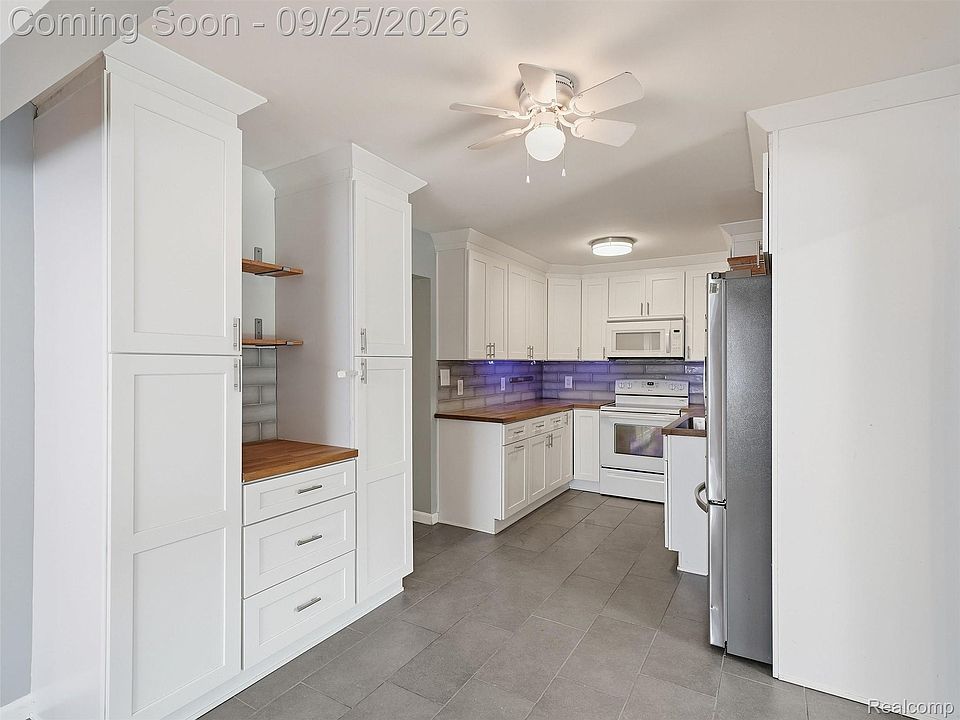 27046 Fairfax St, photo 3
