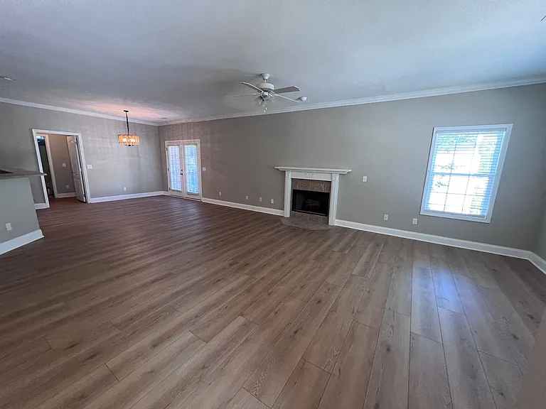 1618 Professional Pkwy — Photo 4
