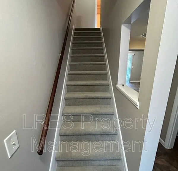 816 W 25th St — Photo 14