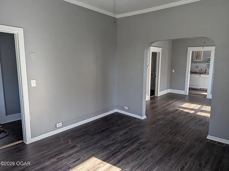 402 E Pennell St — Photo 2