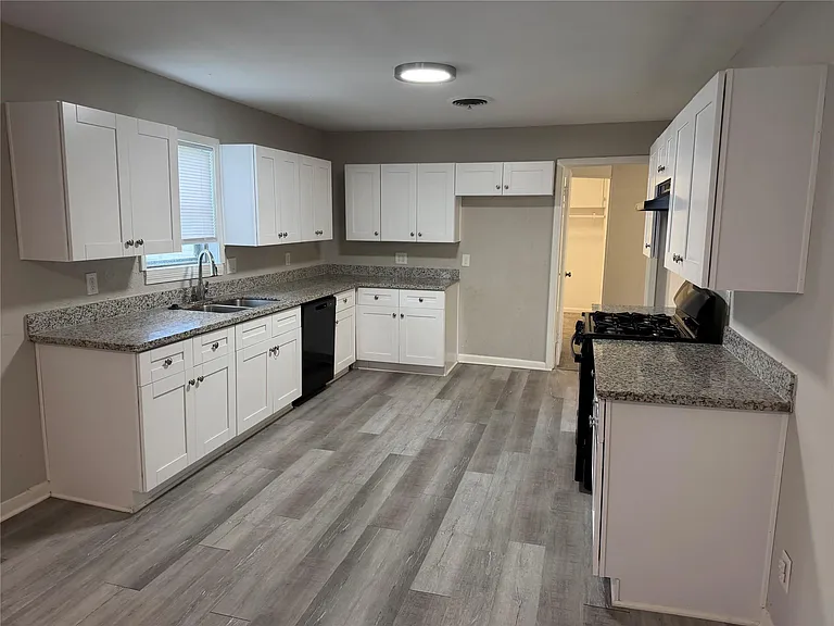 819 W Kyle Rd — Photo 11