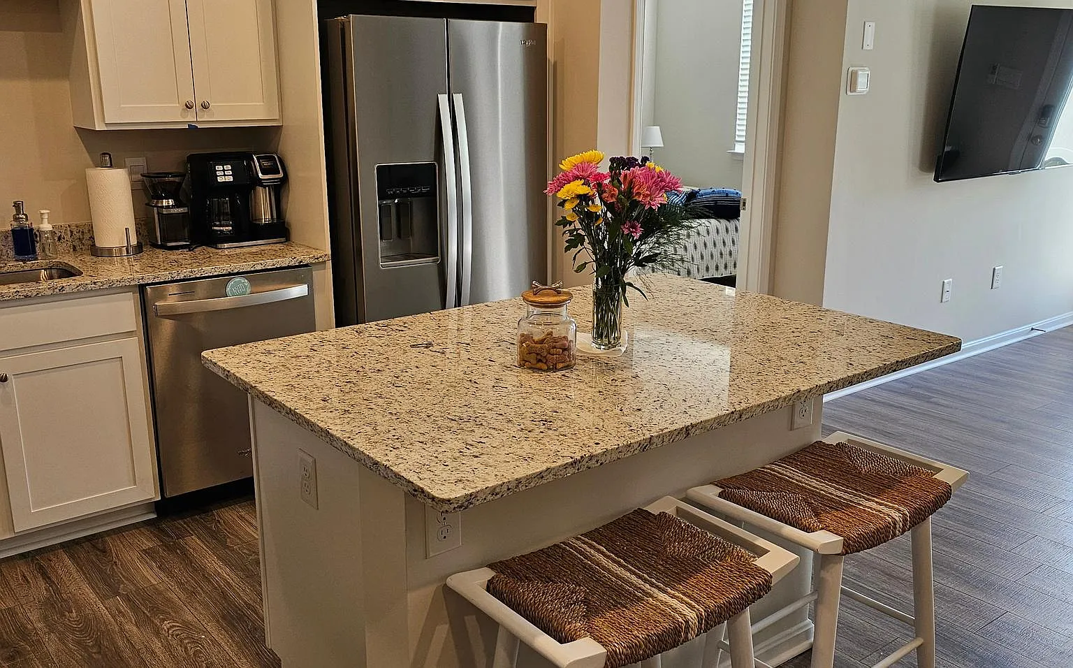 3 bed, 2.5 bath, 1676 sqft, $2,400 — Photo 4