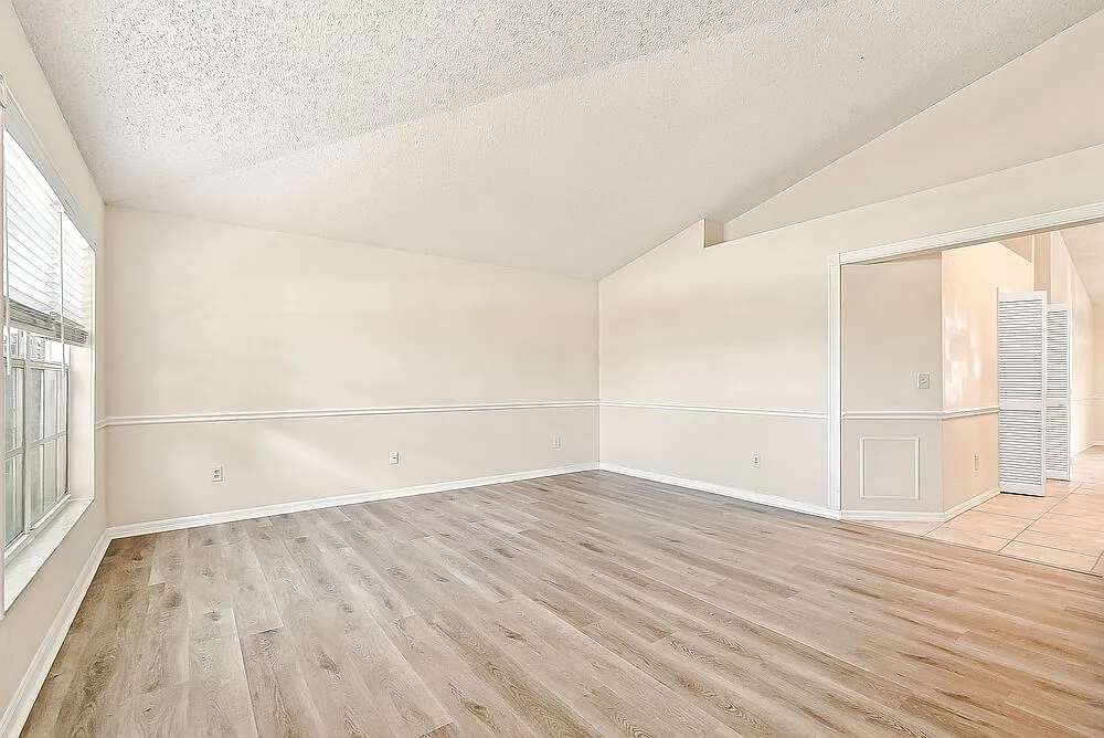 3 bed, 2.0 bath, 1457 sqft, $2,285 — Photo 3