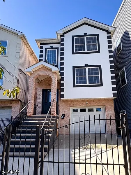 5 bed, 3.0 bath, $3,400 — Photo 1
