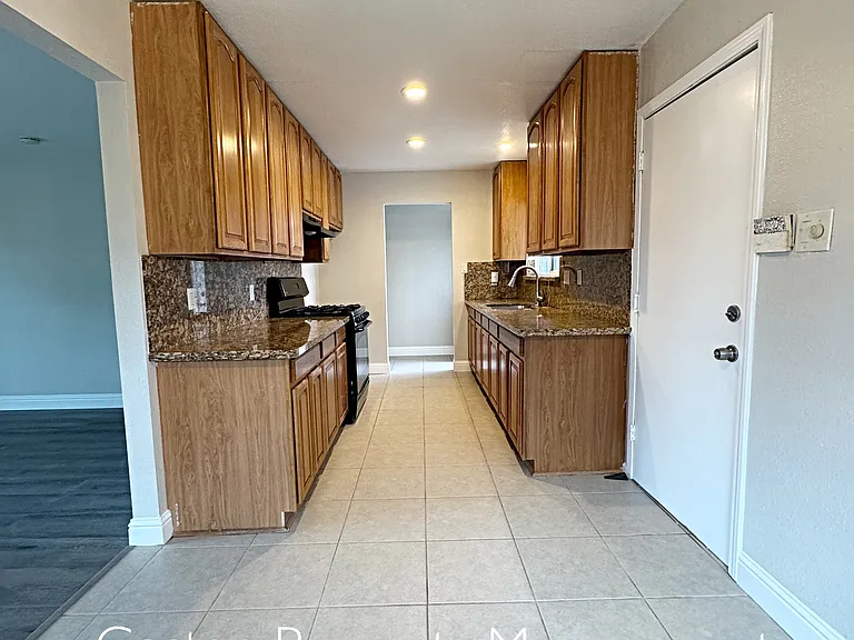 7541 Twilight Dr — Photo 3