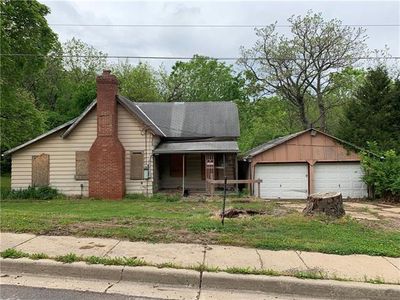 524 S Commercial St, Smithville, MO, 64089