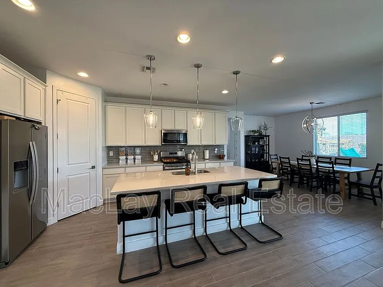 10312 E Revolution Dr — Photo 5