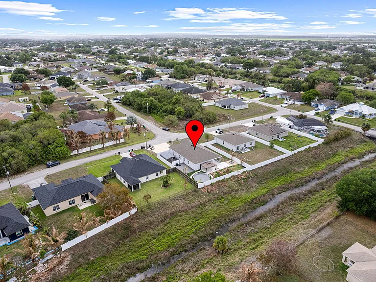 681 SW Millard Dr — Photo 73
