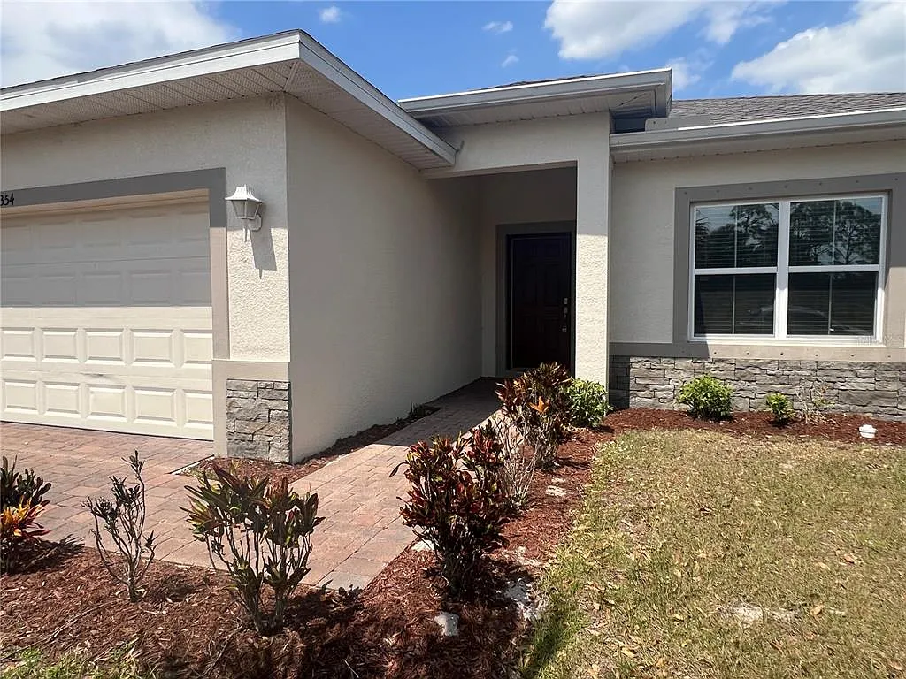 3 bed, 2.0 bath, 1585 sqft, $1,750 — Photo 2