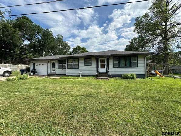 809 E 2nd St, Crete, NE 68333