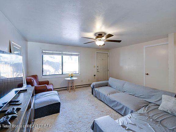 4th image of 867 W Snow King Ave