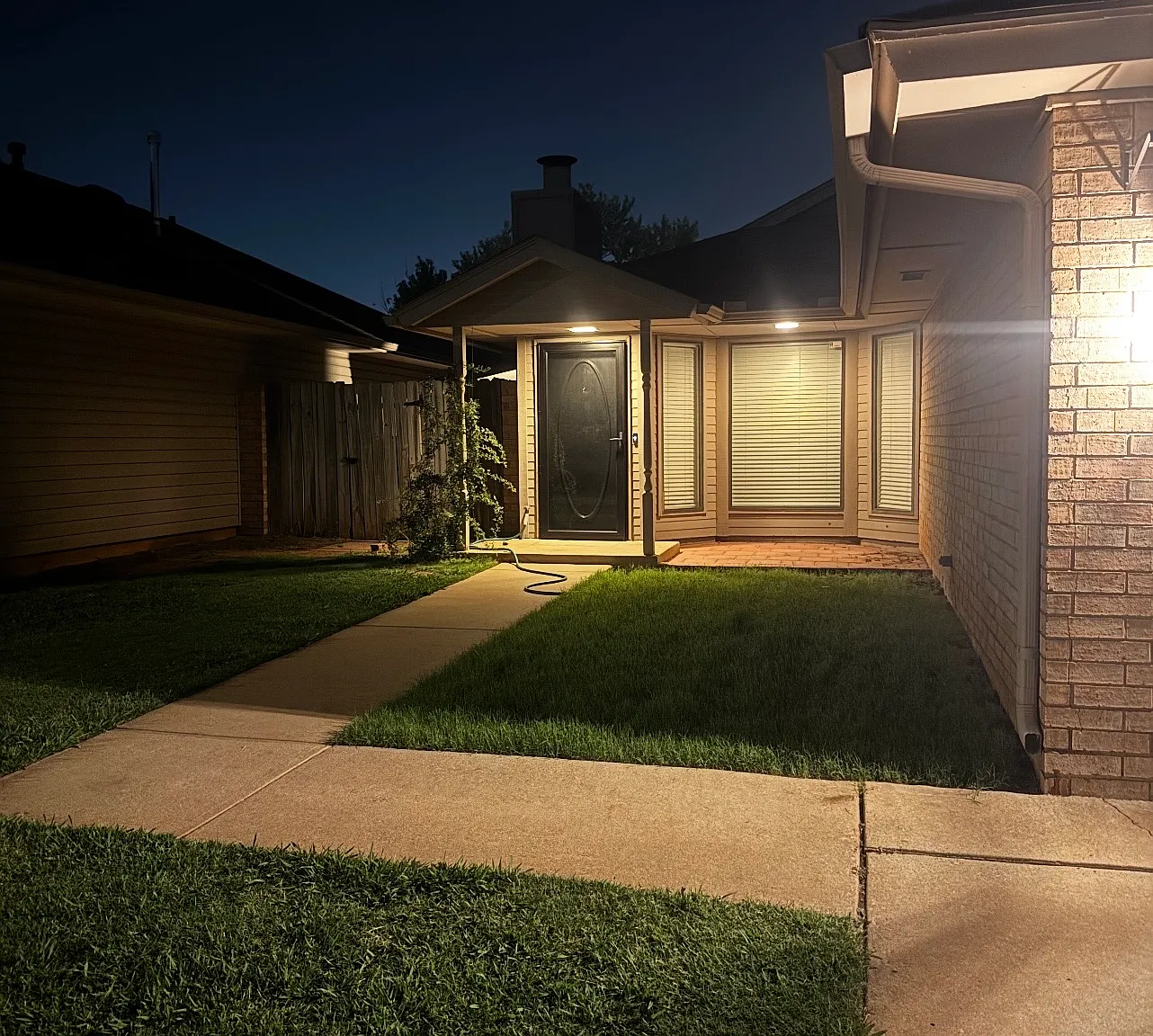 3 bed, 1.5 bath, 1020 sqft, $1,300 — Photo 2