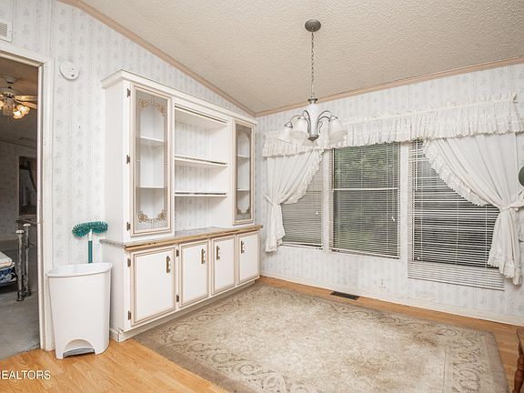 3rd image of 413 Mason Ln
