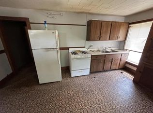 617 1/2 W Galena Ave, Freeport, IL 61032