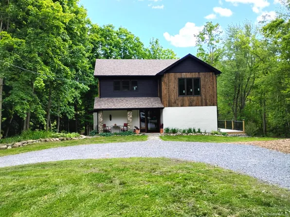 17 Gretna Hill Road, Pleasant Valley, NY 12569