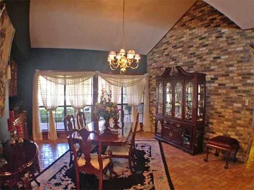 4th image of 430 WOODWAY FOREST