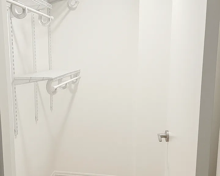 Lexington Apartments — Photo 8