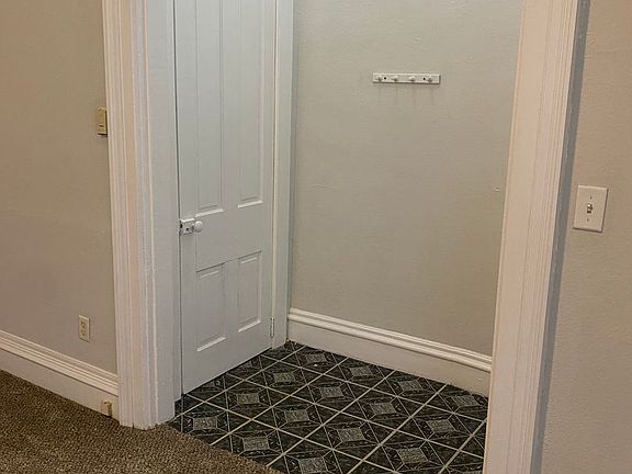 5th image of 212 Tinkler St APT 1
