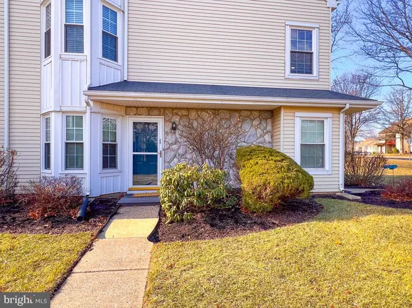 301 Hopkins Ct, Southampton, PA 18966